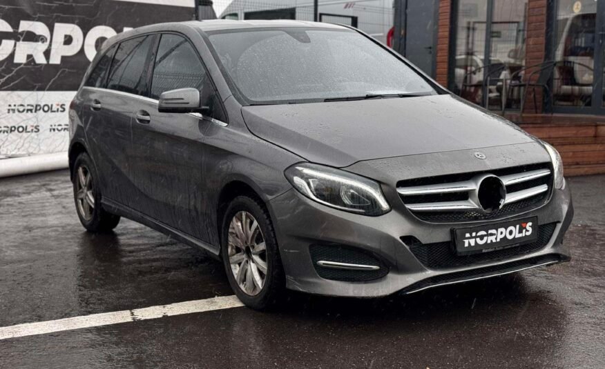 Mercedes-Benz B180