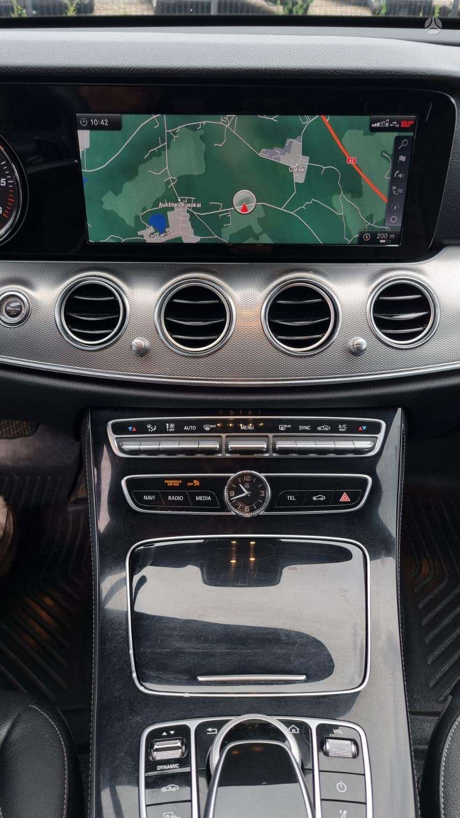 Mercedes-Benz E220
