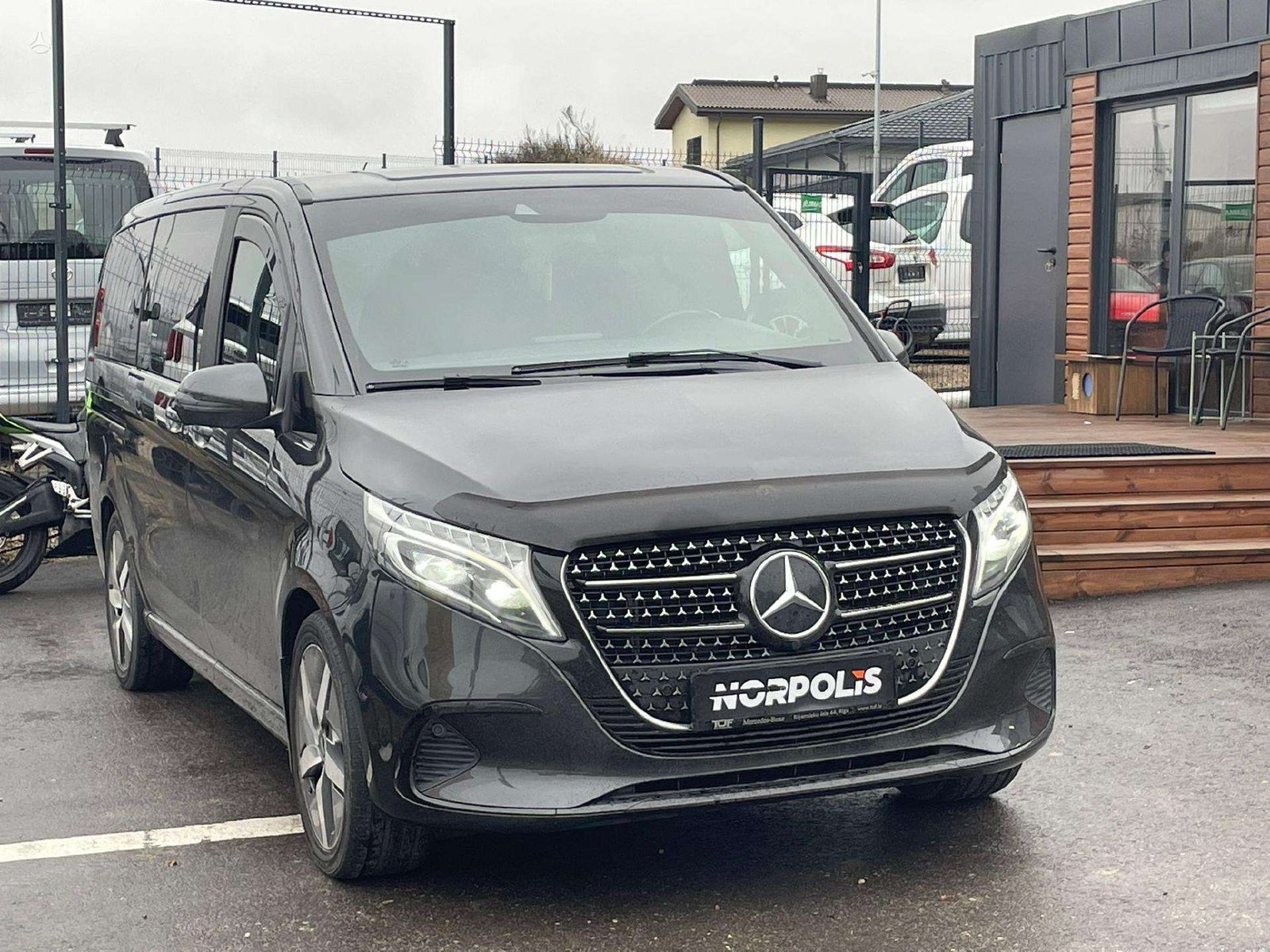Mercedes-Benz V220